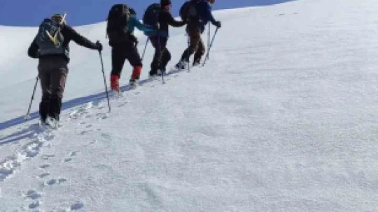 Elazığ'ın zirvesinde doğum günü kutladılar