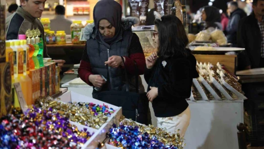 Elazığ Kapalı Çarşı'da bayram yoğunluğu