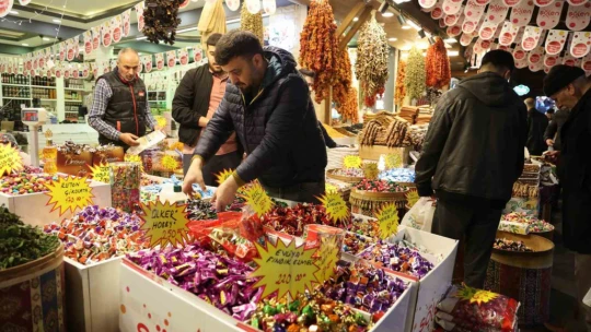 Elazığ Kapalı Çarşı'da bayram yoğunluğu