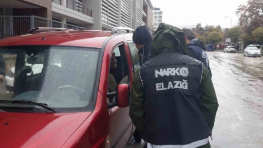 Elazığ polisi okul önlerinde kuş uçurtmuyor