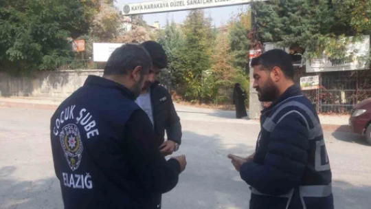Elazığ polisinin okul önü denetimleri sürüyor