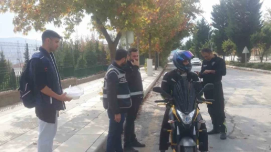 Elazığ polisinin okul önü denetimleri sürüyor