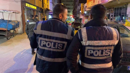 Elazığ polisinin şok uygulamaları sürüyor
