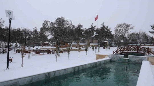 Elazığlılar güne karla uyandı