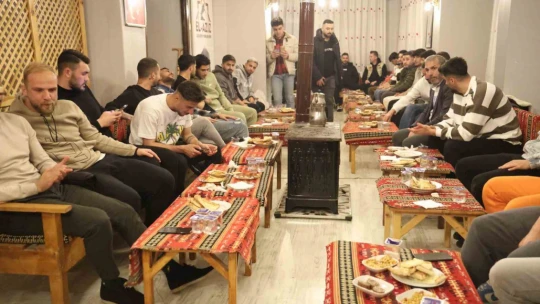Elazığspor futbolcuları kürsübaşı etkinliğinde eğlendi