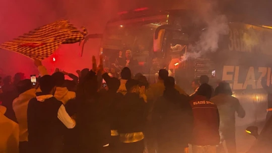 Elazığspor şampiyon olmuş gibi karşılandı