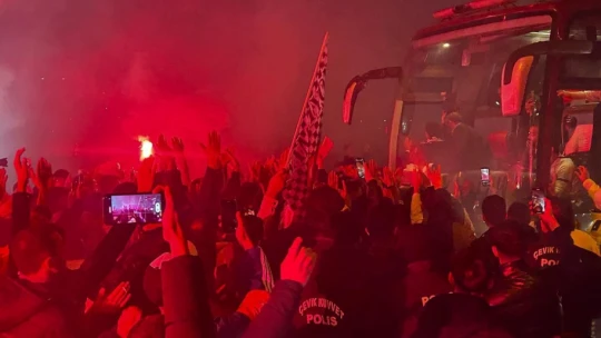 Elazığspor şampiyon olmuş gibi karşılandı