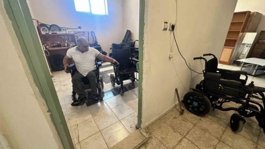 Engelli usta, evinin bodrumuna kurduğu atölye ile engellilerin eli ayağı oldu