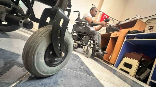 Engelli usta, evinin bodrumuna kurduğu atölye ile engellilerin eli ayağı oldu