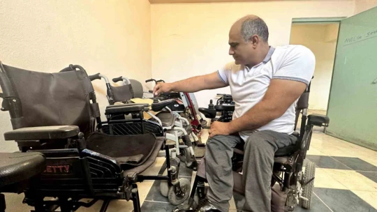 Engelli usta, evinin bodrumuna kurduğu atölye ile engellilerin eli ayağı oldu