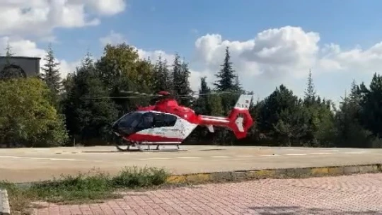 Erken doğum sırasında annesinin kanını yutan 28 günlük bebek, hava ambulansıyla Elazığ'a getirildi