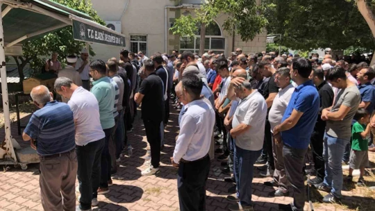 Eski eşi tarafından 13 yerinden bıçaklanan kadın son yolculuğuna uğurlandı