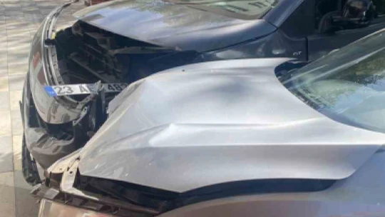 Evde kalp krizi geçiren ve hastaneye götürülürken kaza geçiren kadın kurtarılamadı