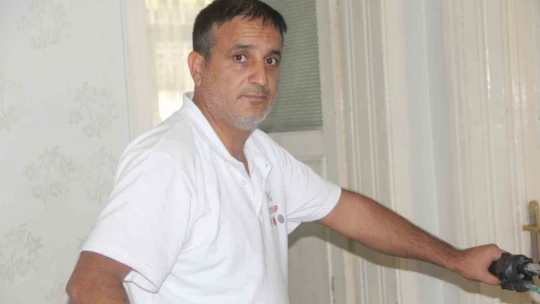 Evin içerisindeki motosikletin hikayesini duyan şaşırıyor