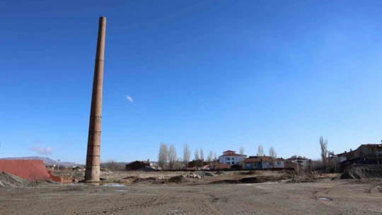 Fabrikası olmayan 40 metrelik baca, 6 büyük depreme rağmen 72 yıldır ayakta duruyor