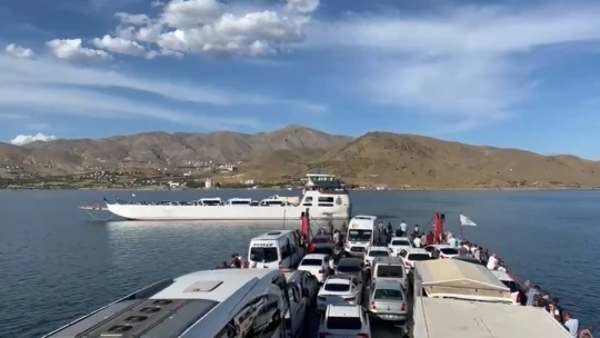 Feribottan baraj gölüne atlayan şahıs kayboldu
