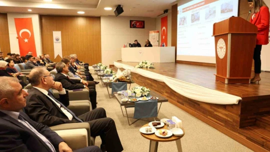 Fethi Sekin Şehir Hastanesi'nde akademik yükselme ve cübbe töreni