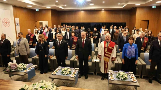 Fethi Sekin Şehir Hastanesi'nde akademik yükselme ve cübbe töreni