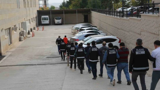 FETÖ'ye Elazığ merkezli 8 ilde 'Kıskaç' operasyonu: 23 gözaltı