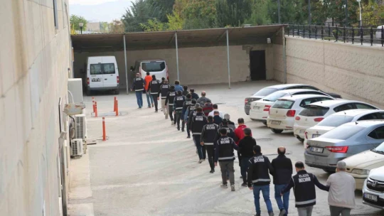 FETÖ'ye Elazığ merkezli 8 ilde 'Kıskaç' operasyonu: 23 gözaltı