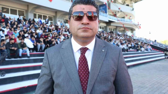 FÜ öğrencileri hipodromda mini konser verdi
