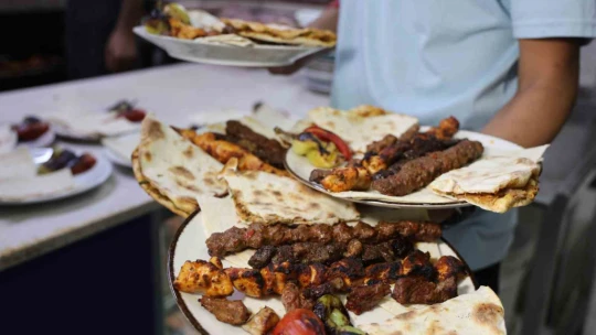 Fuat Usta'dan 'Ejderha Kebabı' kampanyası: Bin liralık tabağı 250 liraya sunuyor