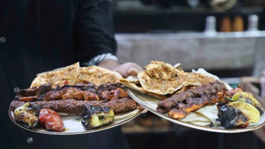 Fuat Usta'dan 'Ejderha Kebabı' kampanyası: Bin liralık tabağı 250 liraya sunuyor