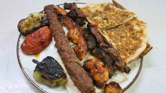 Fuat Usta'dan 'Ejderha Kebabı' kampanyası: Bin liralık tabağı 250 liraya sunuyor