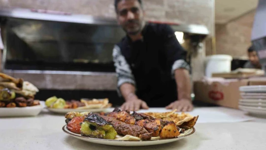 Fuat Usta'dan 'Ejderha Kebabı' kampanyası: Bin liralık tabağı 250 liraya sunuyor