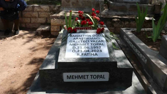Gazeteci Yazar Mehmet Topal, kabri başında anıldı