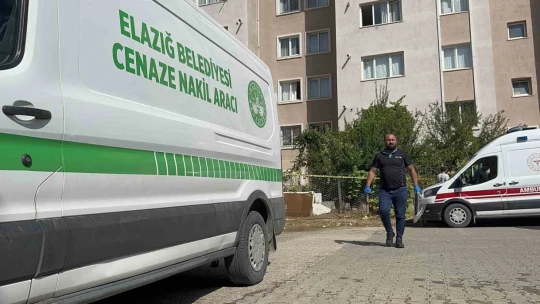 Gece camdan düşen adamın cansız bedeni sabah fark edildi
