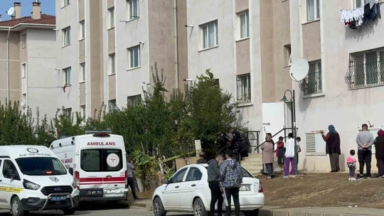 Gece camdan düşen adamın cansız bedeni sabah fark edildi