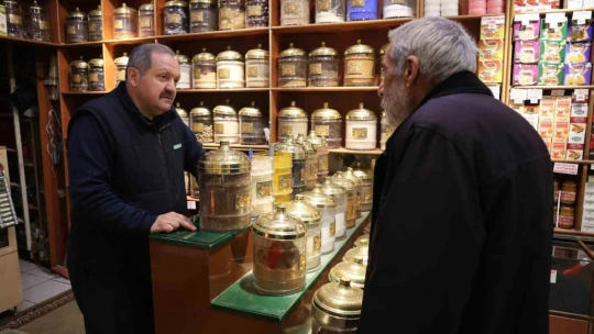 Geçmeyen girip  ve nezle için vatandaşlar aktarcılara akın etti