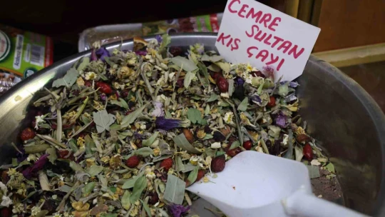 Geçmeyen girip  ve nezle için vatandaşlar aktarcılara akın etti