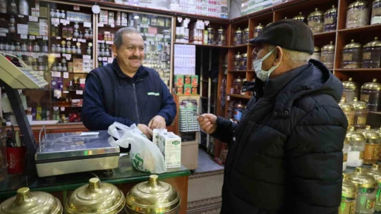Geçmeyen girip  ve nezle için vatandaşlar aktarcılara akın etti