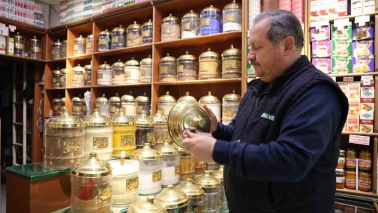 Geçmeyen girip  ve nezle için vatandaşlar aktarcılara akın etti