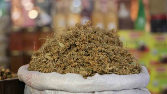 Geçmeyen girip  ve nezle için vatandaşlar aktarcılara akın etti