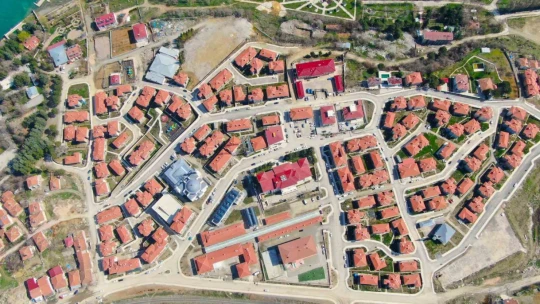 Göl manzaralı TOKİ konutlarında yaşayan depremzedeler: 'Ölünceye kadar devletimizin arkasındayız'
