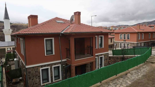 Göl manzaralı TOKİ konutlarında yaşayan depremzedeler: 'Ölünceye kadar devletimizin arkasındayız'