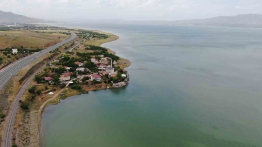 Görenlerin hayran kaldığı köy yağışlarla eski güzelliğine kavuştu