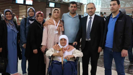 Hacı adaylarını binlerde kişi uğurladı