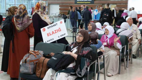 Hacı adaylarını binlerde kişi uğurladı