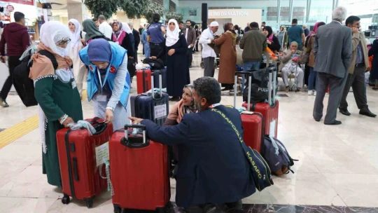 Hacı adaylarını binlerde kişi uğurladı