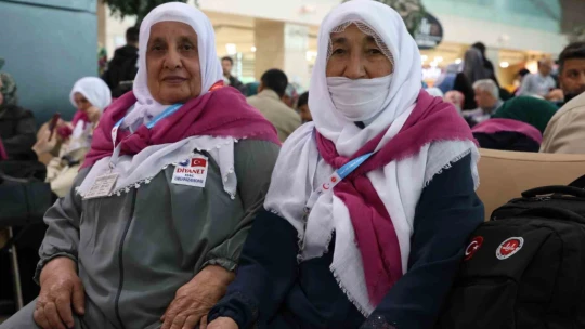 Hacı adaylarını binlerde kişi uğurladı