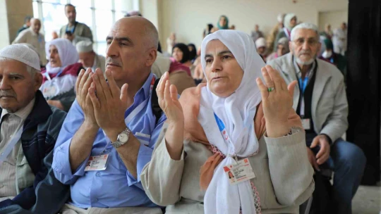 Hacı adaylarını binlerde kişi uğurladı