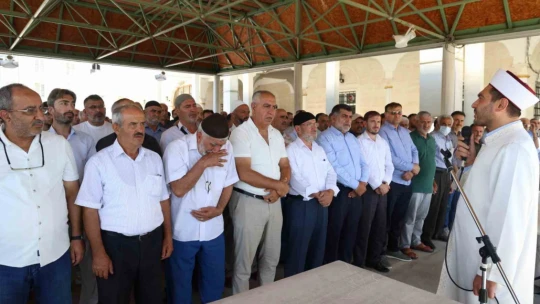 Haniye için kılınan cenaze namazında duygusal anlar: Yaşlı adam İsrail'i kınadı, gözyaşları döktü