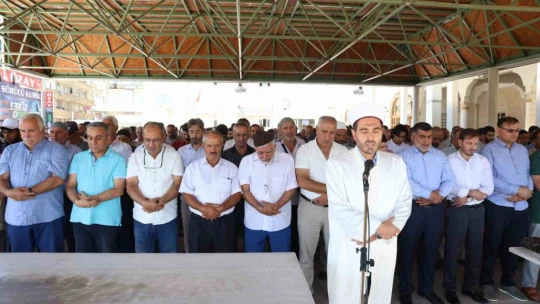 Haniye için kılınan cenaze namazında duygusal anlar: Yaşlı adam İsrail'i kınadı, gözyaşları döktü