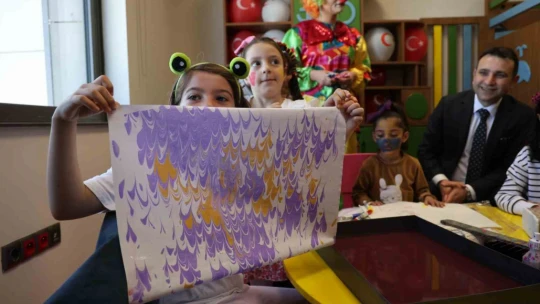 Hastanede tedavi gören çocuklar için 23 Nisan etkinliği