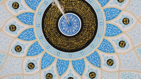 Hat ustası, 28 yıldır küçük fırçası ile 100'ün üzerinde cami süsledi