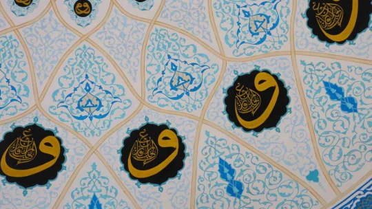 Hat ustası, 28 yıldır küçük fırçası ile 100'ün üzerinde cami süsledi